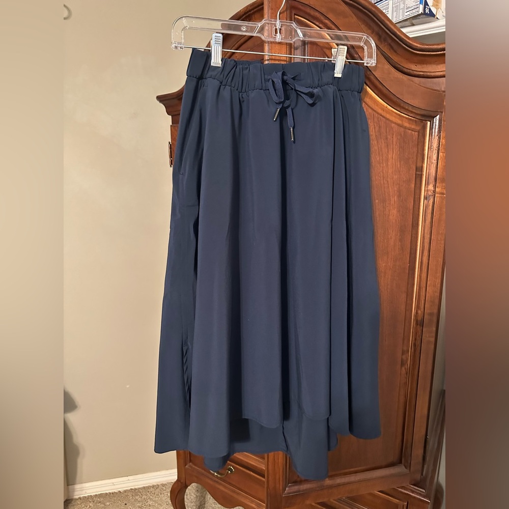 Lululemon navy blue skirt- size 6